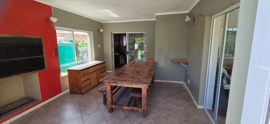 4 Bedroom Property for Sale in Summerstrand Eastern Cape